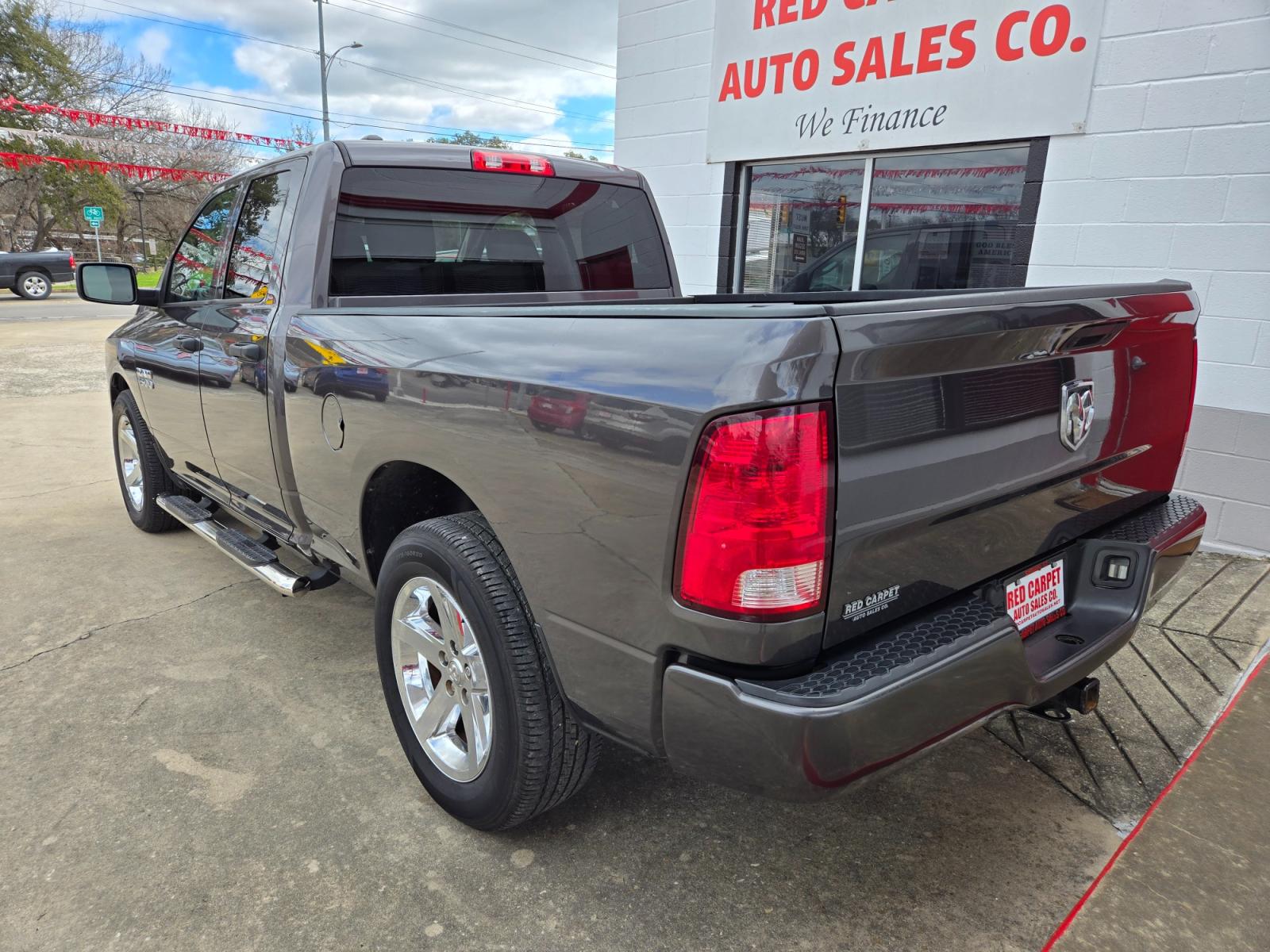 2018 GRAY RAM 1500 (1C6RR6FG9JS) with an 3.6L V6 F DOHC 24V engine, Automatic transmission, located at 503 West Court, Seguin, TX, 78155, (830) 379-3373, 29.568621, -97.969803 - 2018 RAM 1500 Tradesman Quad Cab 2WD with a 3.6L V6 F DOHC 24V, Automatic, Tilt, Cruise, AM/FM Touchscreen Stereo, Power Windows, Locks and Side Mirrors, Bluetooth, Front Bench Seating, Tinted Windows, Alloy Wheels, Towing, Running Boards, Backup Camera and more!! - Photo #3